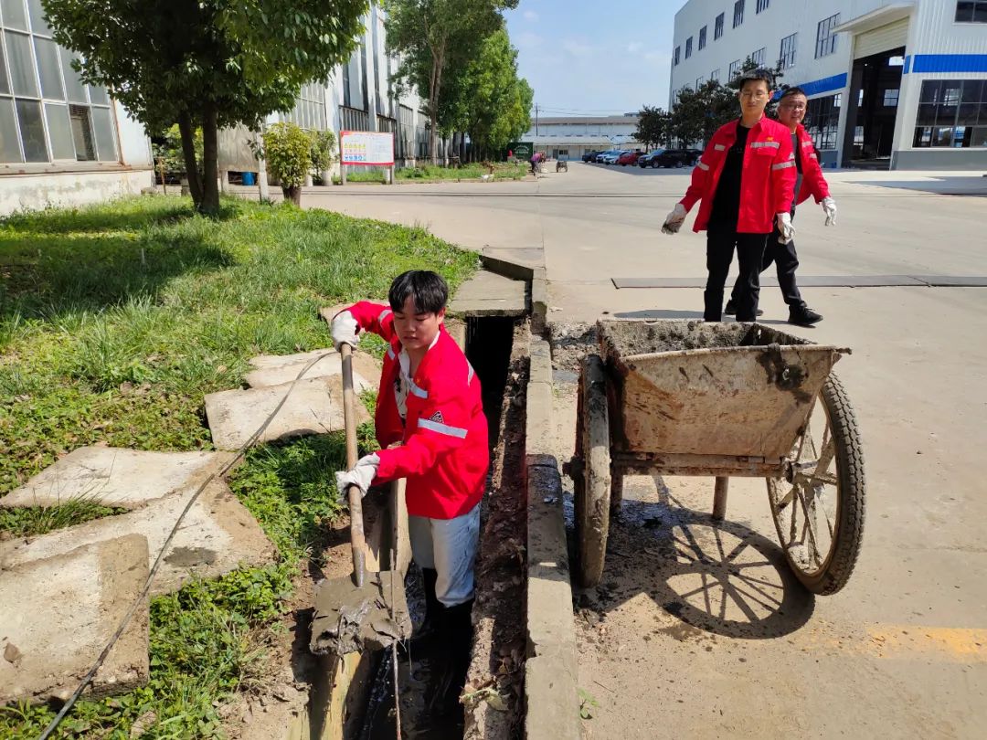 化機公司組織全員開展義務勞動(圖5) 化機公司組織全員開展義務勞動(圖5)