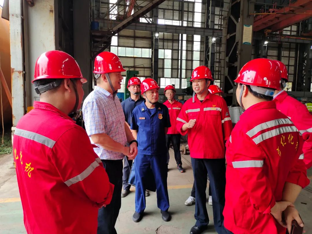 猇亭區(qū)副區(qū)長(zhǎng)、黨組成員舒華容帶隊(duì)到化機(jī)公司檢查安全生產(chǎn)工作(圖2) 圖片