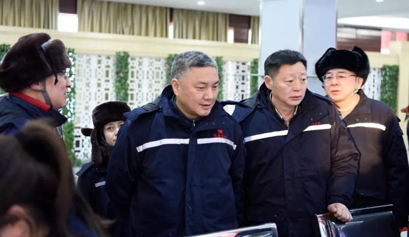 宜昌市政府副市長王應(yīng)華一行到新疆宜化現(xiàn)場(chǎng)辦公(圖2) 宜昌市政府副市長王應(yīng)華一行到新疆宜化現(xiàn)場(chǎng)辦公(圖2)