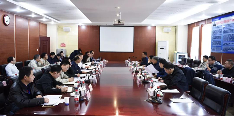 宜昌市政府副市長王應(yīng)華一行到新疆宜化現(xiàn)場(chǎng)辦公(圖3) 宜昌市政府副市長王應(yīng)華一行到新疆宜化現(xiàn)場(chǎng)辦公(圖3)