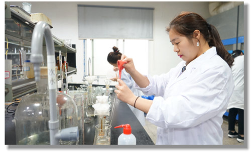 松滋肥業(yè):深入推進(jìn)精細(xì)化管理 創(chuàng)建標(biāo)準(zhǔn)實(shí)驗(yàn)室(圖1) 松滋肥業(yè):深入推進(jìn)精細(xì)化管理 創(chuàng)建標(biāo)準(zhǔn)實(shí)驗(yàn)室(圖1)