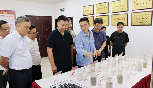 烏海市委書記史萬鈞一行到股份公司調研(圖2) 烏海市委書記史萬鈞一行到股份公司調研(圖2)