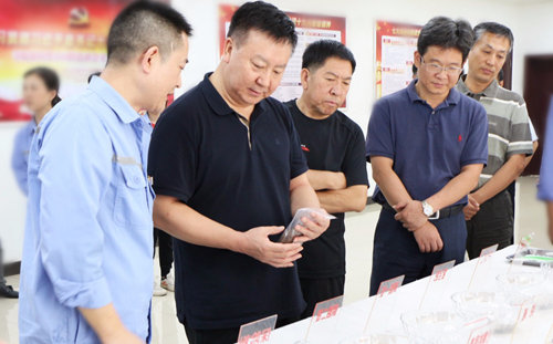 烏海市委書記史萬鈞一行到股份公司調研(圖1) 烏海市委書記史萬鈞一行到股份公司調研(圖1)