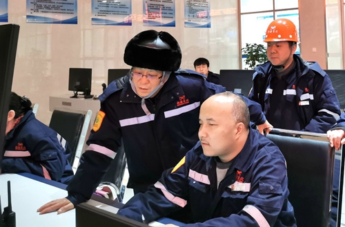 集團領導春節前走訪慰問一線職工、困難職工和離退休老干部(圖1)