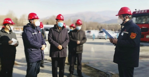 青海省委常委、省總工會主席馬吉孝到青海宜化調研慰問(圖1)