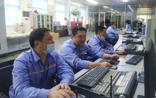 雙環(huán)公司:管理干部跟班值守 保障雙節(jié)生產(chǎn)安全(圖1) 雙環(huán)公司:管理干部跟班值守 保障雙節(jié)生產(chǎn)安全(圖1)