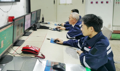 上下同心合力攻堅 股份公司小籽煤制氣項目運行平穩(圖1) 上下同心合力攻堅 股份公司小籽煤制氣項目運行平穩(圖1)