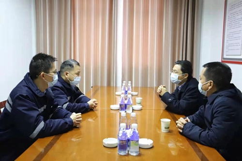 宜都市委副書記、市長李澤剛到楚星公司慰問市拔尖人才(圖2)