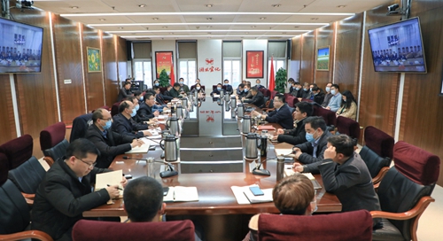 集團(tuán)行政例會(huì)強(qiáng)調(diào):始終保持艱苦奮斗本色,時(shí)刻做到“兩個(gè)緊盯”(圖1) 集團(tuán)行政例會(huì)強(qiáng)調(diào):始終保持艱苦奮斗本色,時(shí)刻做到“兩個(gè)緊盯”(圖1)