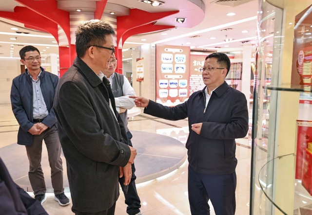 長興集團(tuán)大陸運(yùn)營中心營運(yùn)長洪釗城一行到訪宜化集團(tuán)(圖1) 長興集團(tuán)大陸運(yùn)營中心營運(yùn)長洪釗城一行到訪宜化集團(tuán)(圖1)