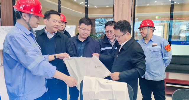 王大真一行到降解新材料公司現場辦公(圖1)