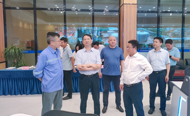 宋文豹一行到田家河氨醇項目和降解新材料公司現場調研(圖2) 宋文豹一行到田家河氨醇項目和降解新材料公司現場調研(圖2)