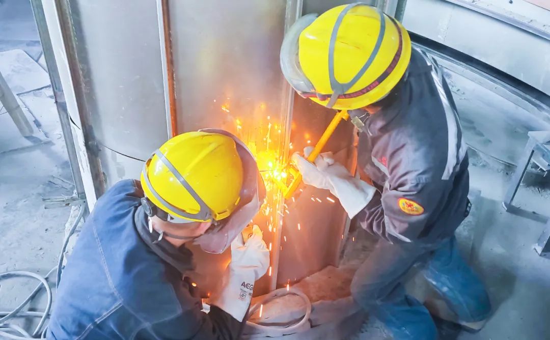 青海宜化電石分廠電極殼班：加強(qiáng)標(biāo)準(zhǔn)化建設(shè)，保障電石爐長(zhǎng)周期穩(wěn)定運(yùn)行(圖5)