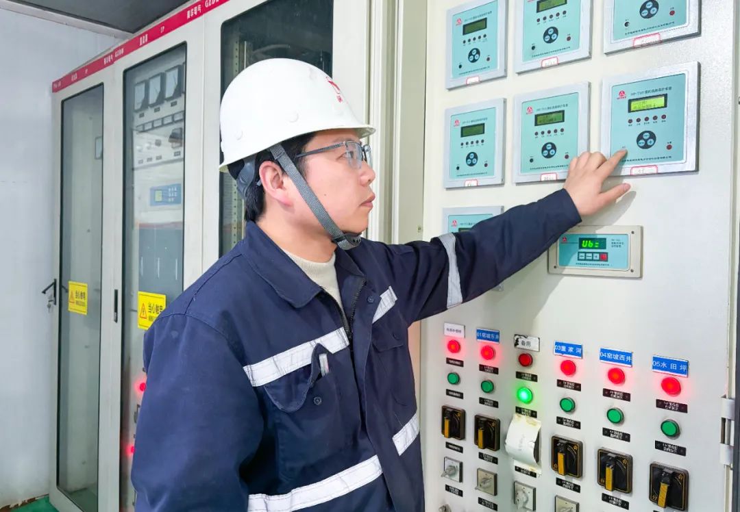 宜化礦業(yè)郭倉?。簼M腔熱愛向機電，一片初心為礦山(圖3)