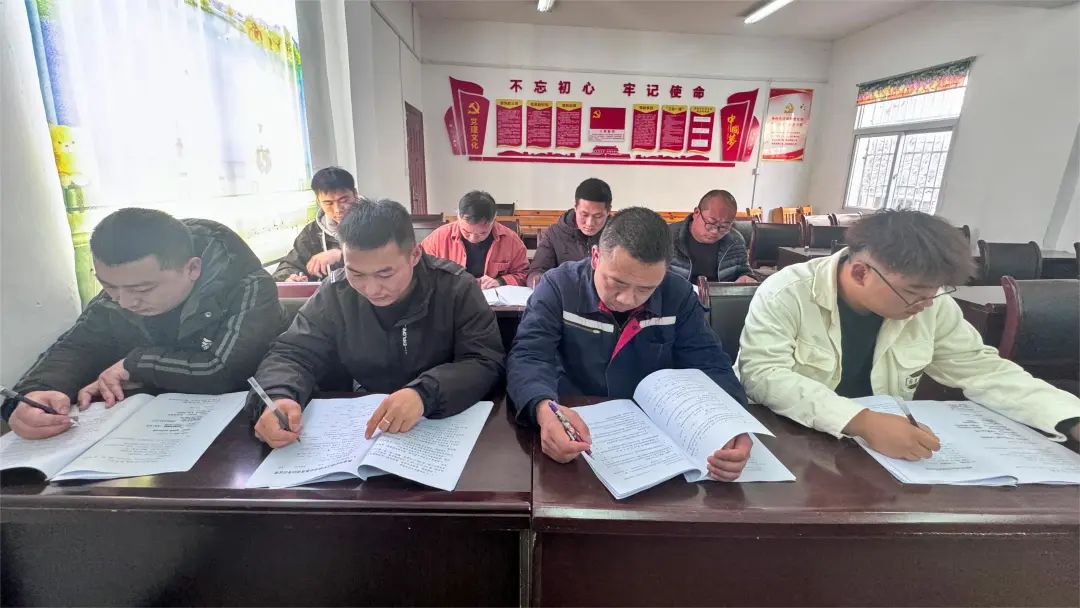 宜化礦業(yè)：強(qiáng)化教育培訓(xùn)提技能，新工分級(jí)管理見(jiàn)實(shí)效(圖2)