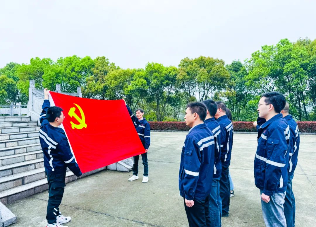 在緬懷中汲取奮進力量！這場主題黨日活動“走心”更“入心”！(圖3)