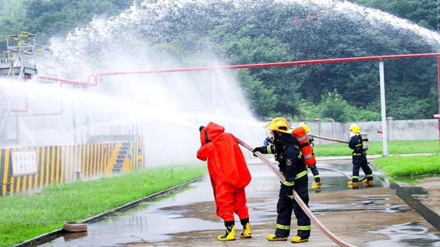 【安全生產(chǎn)月】應(yīng)急演練關(guān)鍵在練！楚星公司、松滋肥業(yè)分別開(kāi)展應(yīng)急救援演練(圖1)