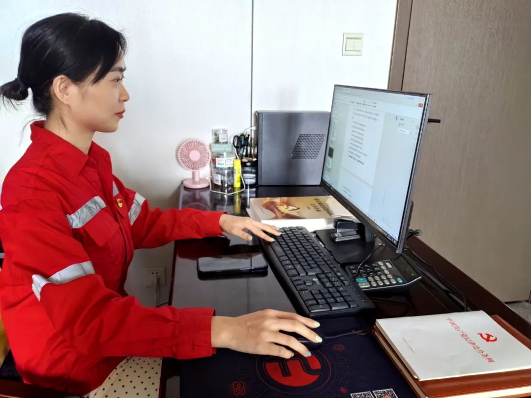 【宜化榜樣】化機公司李丹:提升素質(zhì)強技能,勇于奉獻顯擔(dān)當(圖2) 【宜化榜樣】化機公司李丹:提升素質(zhì)強技能,勇于奉獻顯擔(dān)當(圖2)