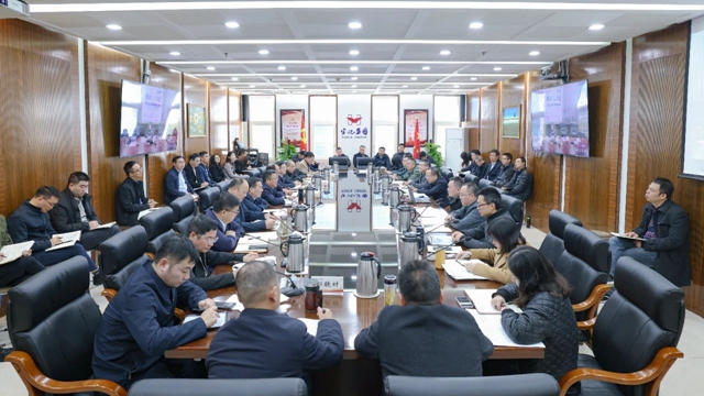 集團黨委理論學(xué)習(xí)中心組圍繞深入學(xué)習(xí)貫徹習(xí)近平總書記考察湖北重要講話精神開展集體學(xué)習(xí)(圖1) 集團黨委理論學(xué)習(xí)中心組圍繞深入學(xué)習(xí)貫徹習(xí)近平總書記考察湖北重要講話精神開展集體學(xué)習(xí)(圖1)