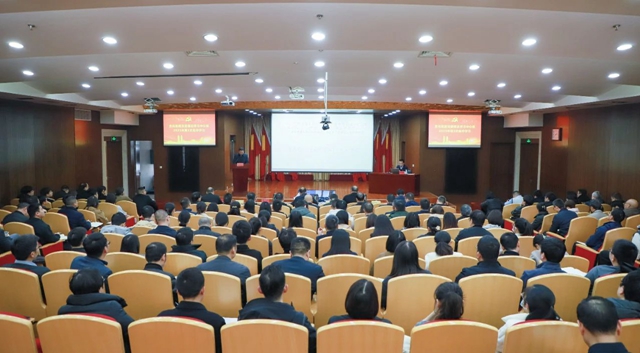 宜化集團黨委理論學(xué)習(xí)中心組開展集中學(xué)習(xí)(圖1)