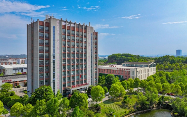 宜化集團獲評國家級高技能人才培訓基地(圖1) 宜化集團獲評國家級高技能人才培訓基地(圖1)