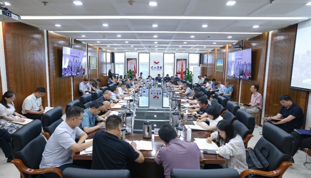 集團(tuán)黨委傳達(dá)學(xué)習(xí)上級精神和有關(guān)通報 研究部署重點工作(圖1)