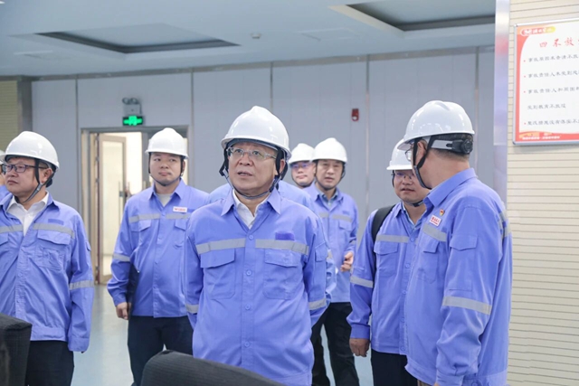 王大真到內蒙古區域分子公司現場辦公(圖2) 王大真到內蒙古區域分子公司現場辦公(圖2)