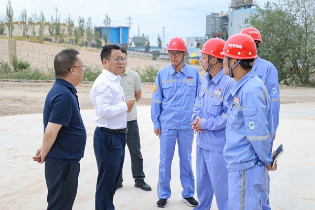 王大真到內蒙古區(qū)域分子公司現(xiàn)場辦公