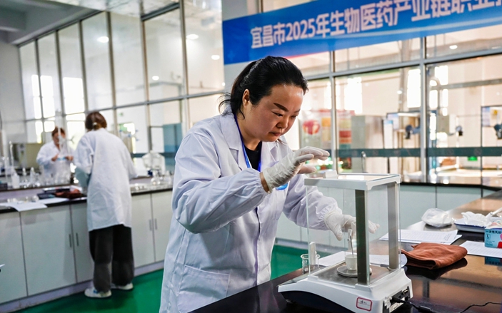 以賽礪精兵技強展風采!宜化集團在2025年“藥谷杯”職業技能競賽中斬獲佳績(圖1) 以賽礪精兵技強展風采!宜化集團在2025年“藥谷杯”職業技能競賽中斬獲佳績(圖1)