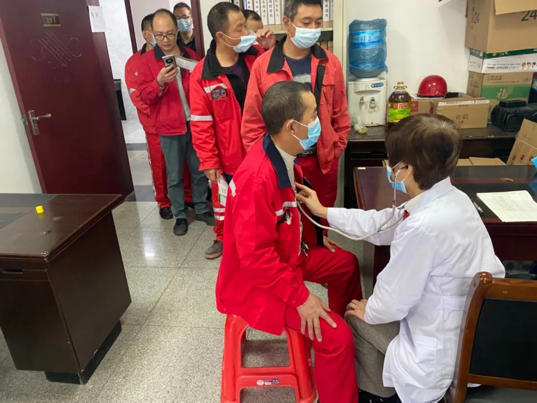 宜化化機(jī):關(guān)愛職工健康 開展職業(yè)健康體檢(圖2) 宜化化機(jī):關(guān)愛職工健康 開展職業(yè)健康體檢(圖2)