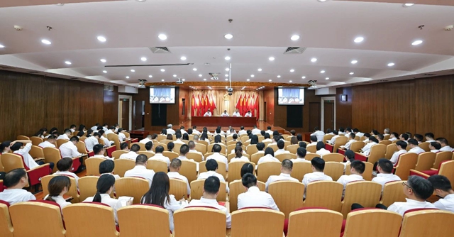 宜化集團(tuán)學(xué)習(xí)貫徹習(xí)近平新時(shí)代中國(guó)特色社會(huì)主義思想主題教育工作會(huì)議召開(kāi)