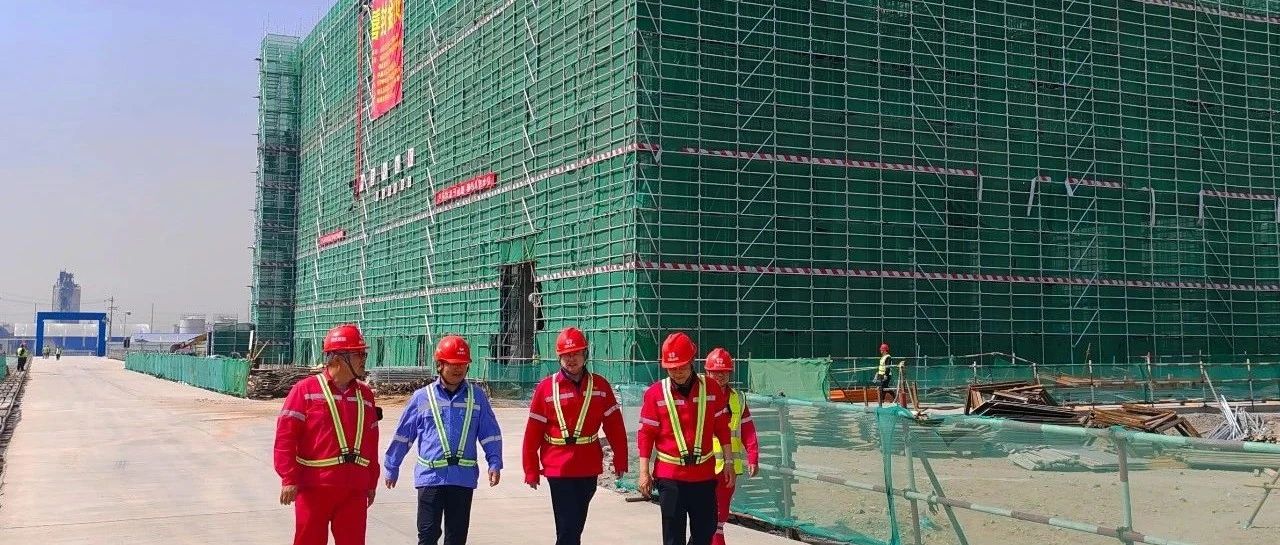 化機公司黨委書記、董事長、總經理楊中澤到內蒙季戊四醇項目現場辦公